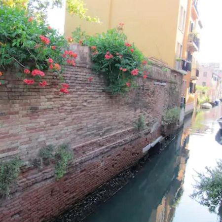 Charming Flat With Terrace Over The Canal Apartment Венеция Екстериор снимка