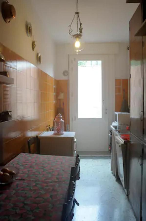 Charming Flat With Terrace Over The Canal Apartment Венеция Екстериор снимка